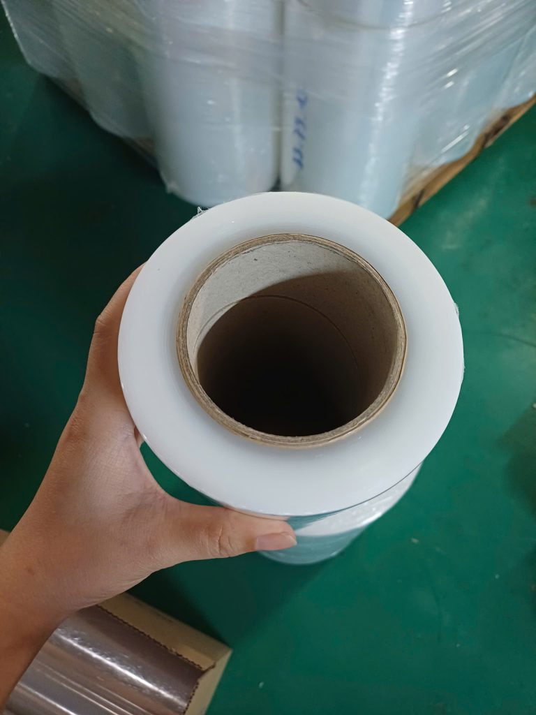 Màng PE quấn máy phi 77 dành cho doanh nghiệp